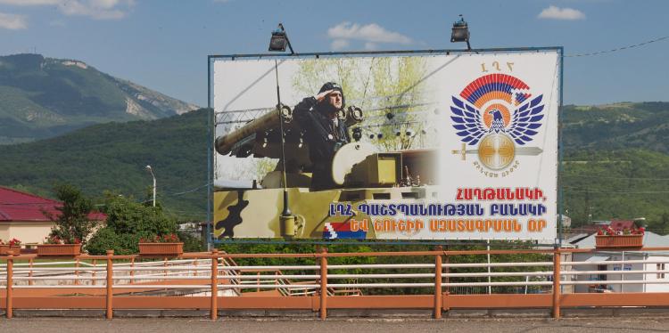 Un cartell de les forces armades de l'Artsakh, el 2014.